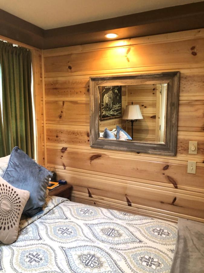 All Seasons Groveland Inn Extérieur photo